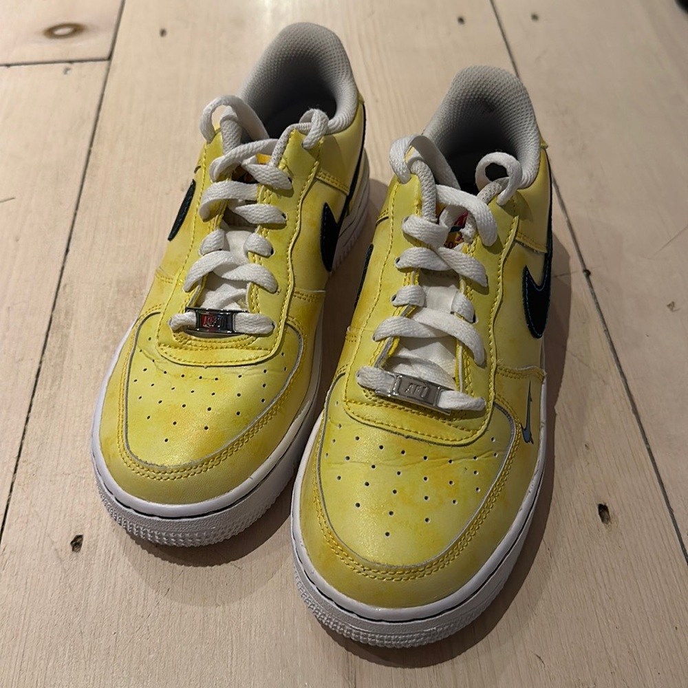 NIKE AIR FORCE LOW Peace Love and Basketball. Size 5.5. Gently used